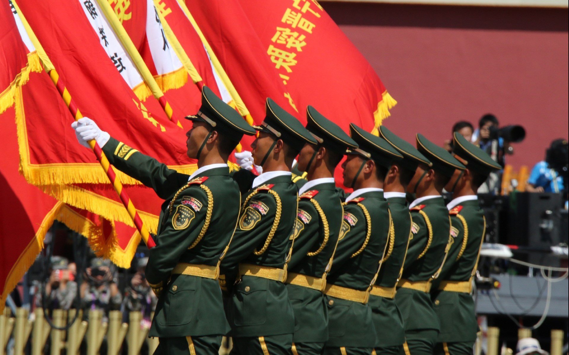 开云-奥格斯堡队员展现出坚韧不拔的精神，以优异表现获得胜利，奥格斯堡转入球员