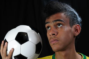 开云APP-英超球队赛季中期运动负荷监控与训练调整策略,英超球员体能