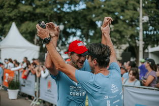 开云体育首页-“全力奔跑！武汉马拉松激烈角逐中”